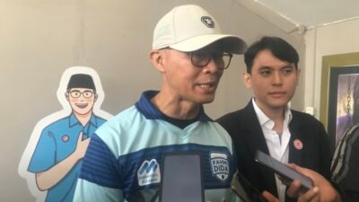 Bakal calon Wakil Wali Kota Sukabumi, Dida Sembada, saat diwawancarai awak media usai menghadiri Deklarasi Merangkul Sukabumi, di salah satu Bioskop, di Jalan Bhayangkara, pada Sabtu, 21 September 2024. Foto: Nuria Ariawan/HALOSMI.