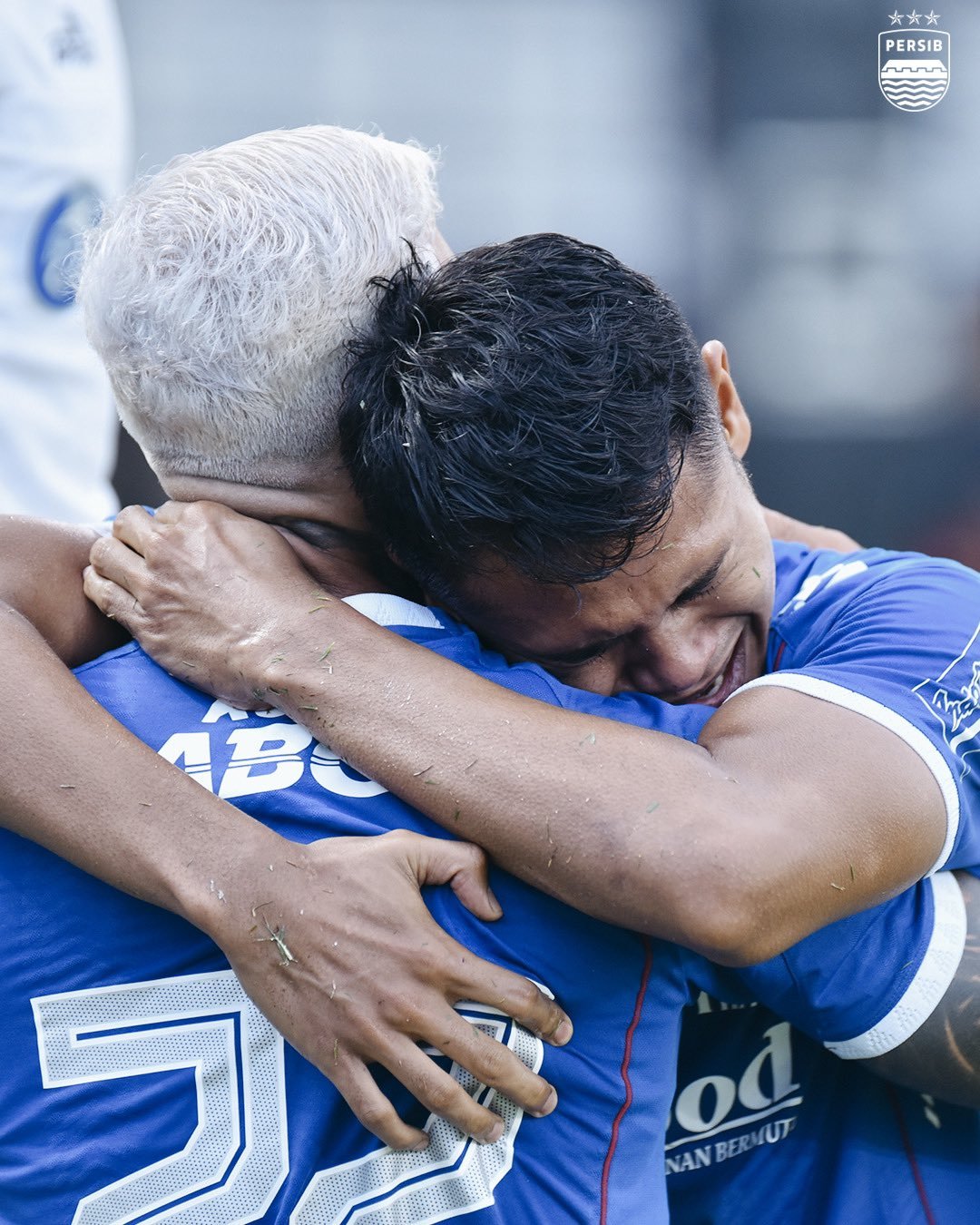 Dimas Drajad melakukan selebrasi dengan Ciro Alves usai mencetak gol ke gawang Persija, Senin 23 September 2024. (Media Officer Persib)