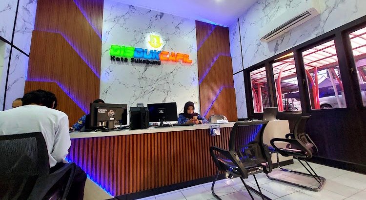 Ruang pelayanan kantor Disdukcapil Kota Sukabumi, di Jalan Bhayangkara, Kecamatan Cikole. Foto: Nuria Ariawan/HALOSMI.
