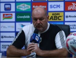 Pelatih Persib Ungkap Alasan Timnya Gagal Raih Poin Penuh di Markas Madura United