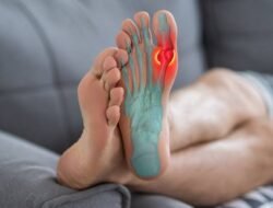 Serupa Tapi Tak Sama! Ini Perbedaan Penyakit Asam Urat dan Rematik