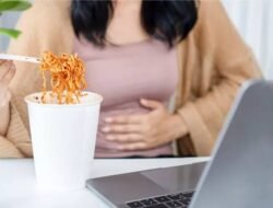 Wajib Tahu! Ini Tanda Kamu Terlalu Banyak Konsumsi Makanan Pedas