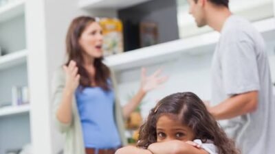 Waspada Bad Parenting! Perilaku Buruk Orang Tua Bisa Ditiru Anak