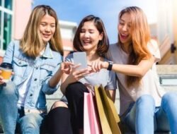 Gen Z dan Milenial Diprediksi Lebih Cepat Miskin Karena Kebiasaan Doom Spending!