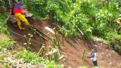 Bencana tanah longsor pasca curah hujan dengan intensitas tinggi mengguyur Kota Sukabumi pada beberapa waktu lalu. Foto: Dok. HALOSMI.