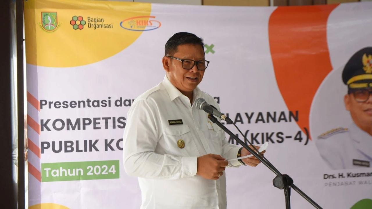 Pj Wali Kota Sukabumi, Kusmana Hartadji, saat memberikan sambutan dalam giat KIKS tahun 2024 yang digelar di Ruang Pertemuan Balai Kota, pada Rabu, 16 Oktober 2024. Foto: Dokpim Kota Sukabumi.