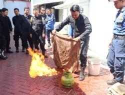 Langkah Antisipasi, Lapas Sukabumi Gandeng Damkar Gelar Simulasi Kebakaran