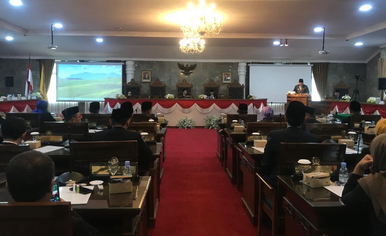 Ilustrasi. Suasana rapat paripurna DPRD Kota Sukabumi. Foto: Nuria Ariawan/HALOSMI.
