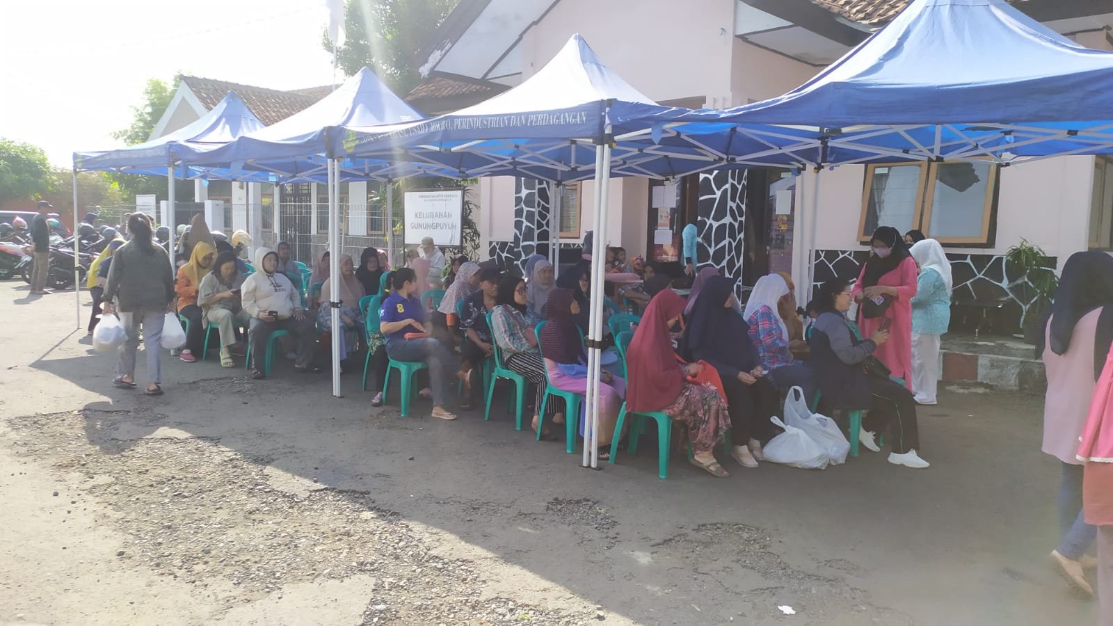 Pelaksanaan Operasi Pasar Bersubsidi (Opadi) yang digelar di halaman kantor Kelurahan Gunungpuyuh, pada Kamis, 24 Oktober 2024. Foto: Istimewa.
