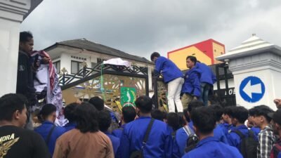 Mahasiswa Geruduk Pemkot Sukabumi, Tuntut Persoalan Kenaikan Angka Stunting Hingga PKL