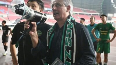 Pelatih Zhejiang FC, Jordi Vinyals. (Instagram/@zhejianggreentown)