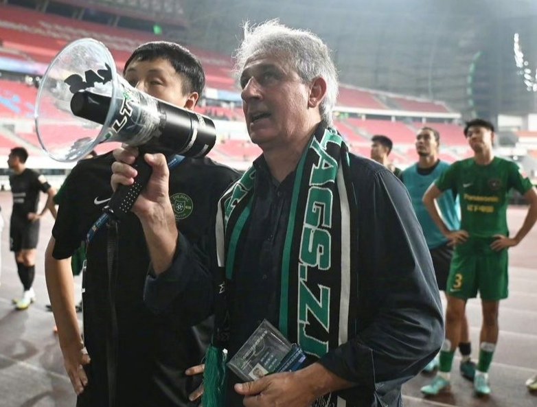 Pelatih Zhejiang FC, Jordi Vinyals. (Instagram/@zhejianggreentown)