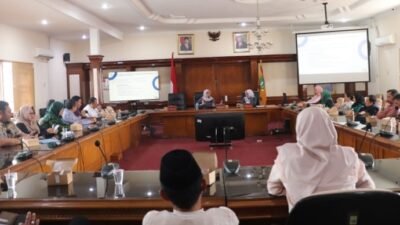 Pemkot Sukabumi menggelar rakor dalam rangka penguatan literasi pembentukan perpustakaan tingkat kelurahan dan kecamatan. Foto: Istimewa.