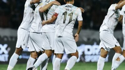 Barisan pemain bertahan Persib Bandung. (Media Officer Persib)