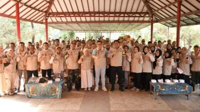 Pj Wali Kota Sukabumi, Kusmana Hartadji, menghadiri kegiatan Capacity Building para Ketua RT dan RW se-Kelurahan Benteng pada Kamis, 31 Oktober 2024. Foto: Dokpim Kota Sukabumi.