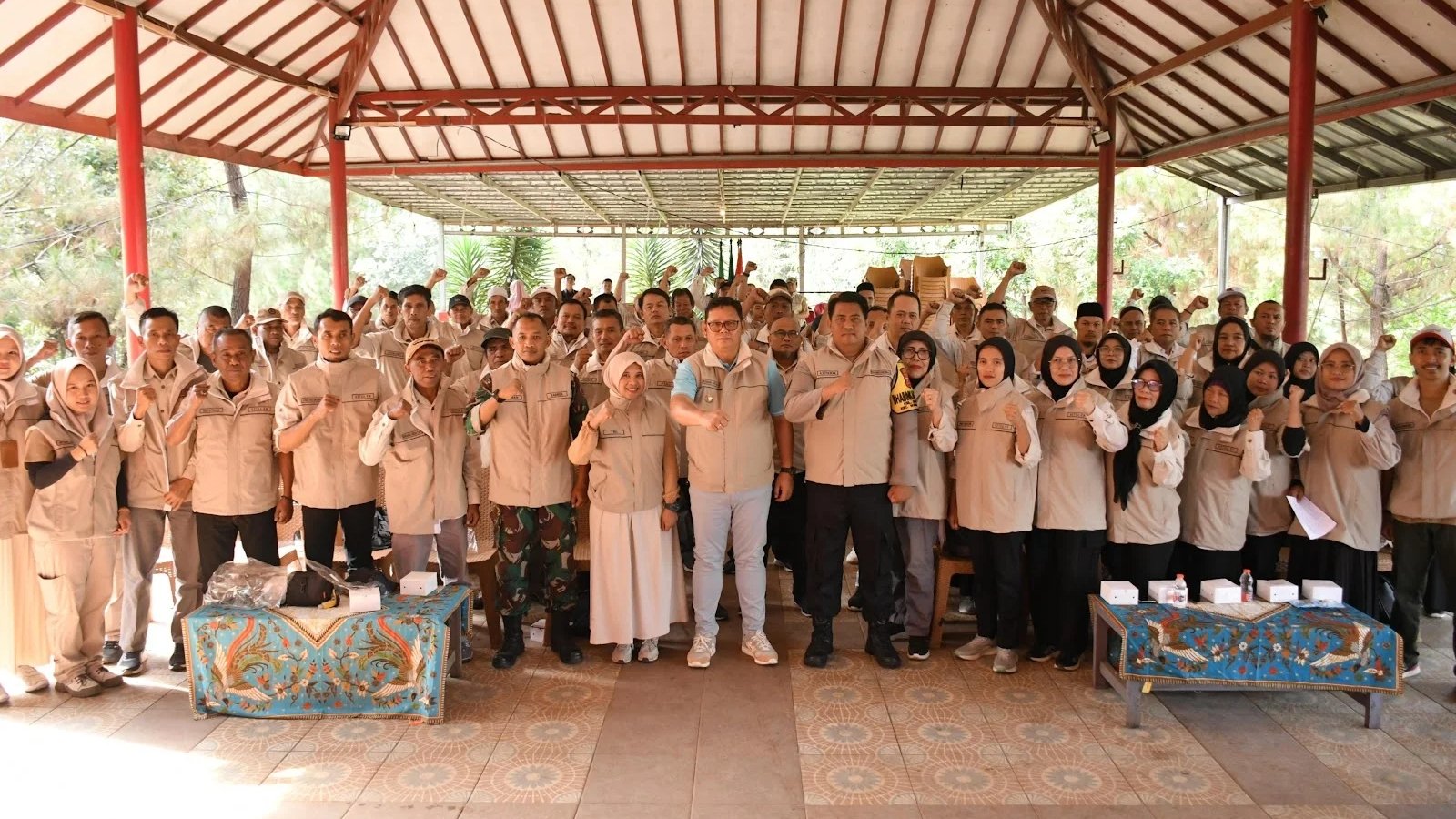 Pj Wali Kota Sukabumi, Kusmana Hartadji, menghadiri kegiatan Capacity Building para Ketua RT dan RW se-Kelurahan Benteng pada Kamis, 31 Oktober 2024. Foto: Dokpim Kota Sukabumi.