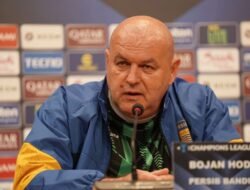Bermain di Kandangnya Sendiri, Pelatih Persib Sebut Lion City Mendapat Keuntungan