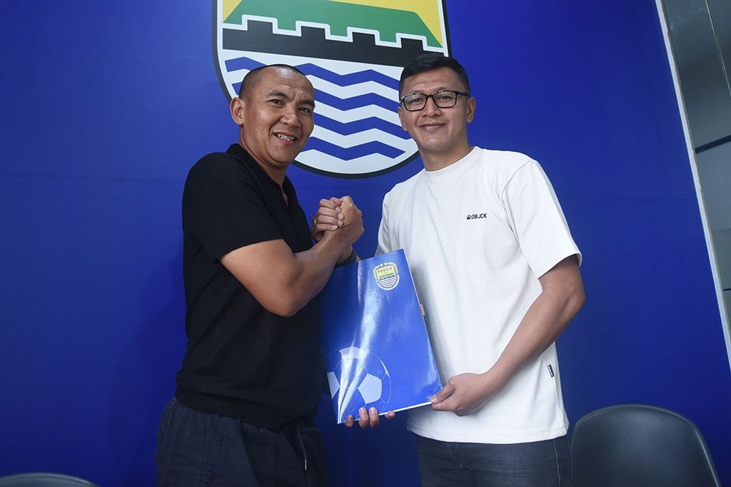 Mantan pemain Persib, Boy Jati Asmara dan Zaenal Arief. (Media Officer Persib)