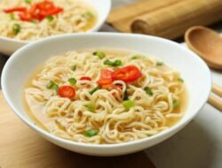 Ini Beberapa Makanan yang Tak Boleh Dikonsumsi Bareng Mie Instan!
