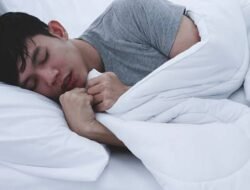Ternyata Ini! Penyebab Badan Menggigil saat Tertidur
