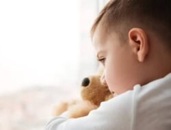 Orang Tua Wajib Tahu! Begini Tanda Anak Kurang Kasih Sayang