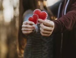 Mengenal, Perbedaan Antara Gen Z dan Milenial Ketika Jatuh Cinta