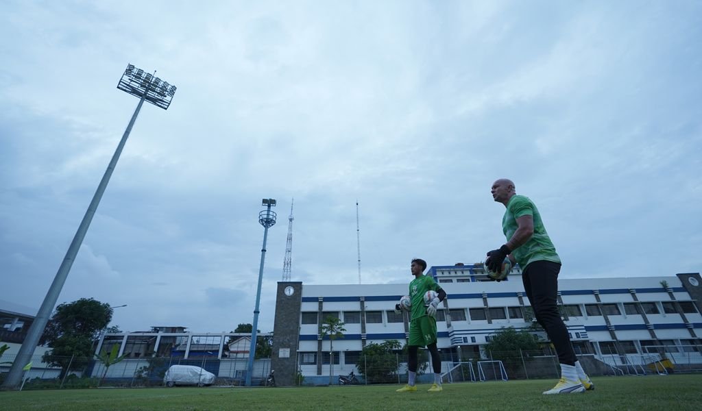 Pelatih kiper Persib Bandung, Luizinho Passos. (Media Officer Persib)