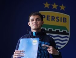 Rezaldi Hehanussa Bertahan di Persib Hingga 2026