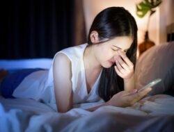 Begini Cara Mengatasi Mata Lelah Akibat Gadget!