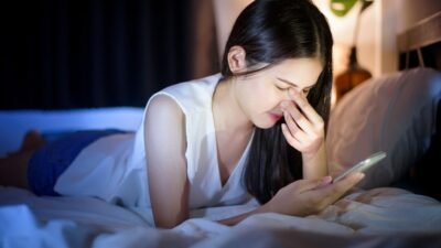 Begini Cara Mengatasi Mata Lelah Akibat Gadget!