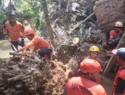 BPBD Kota Sukabumi Evakuasi Material Dampak Cuaca Ekstrem di Sejumlah Titik