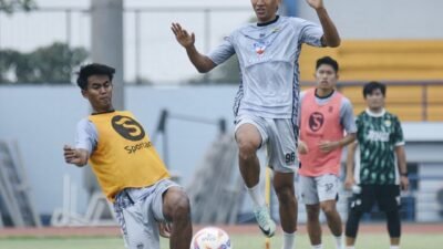 Skuad Persib Bandung sedang menjalani game internal. (Media Officer Persib)