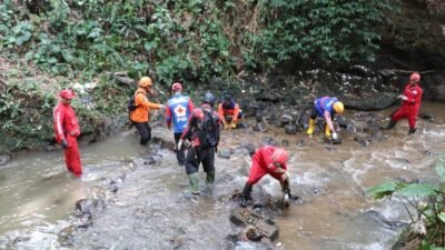 Antisipasi Banjir, BPBD Kota Sukabumi Bareng Komunitas dan Relawan Susur Sungai