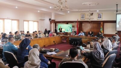 Diskominfo Kota Sukabumi menggelar penyusunan DIP yang diikuti oleh PPID Pelaksana dari berbagai perangkat daerah, pada Selasa, 19 November 2024. Foto: Istimewa.