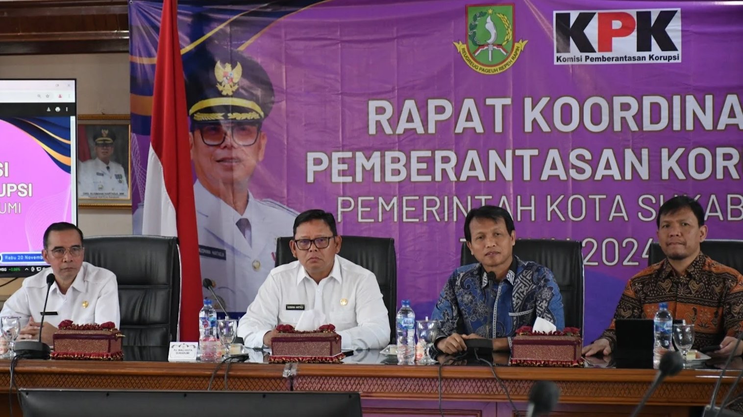 Pj Wali Kota Sukabumi, Kusmana Hartadji, saat menghadiri rakor pemberantasan korupsi yang berlangsung di Oproom Setda Kota Sukabumi, pada Rabu, 20 November 2024. Foto: Dokpim Kota Sukabumi.