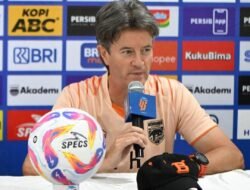 Reaksi Pieter Huistra Mengenai Komentar Pelatih Persib