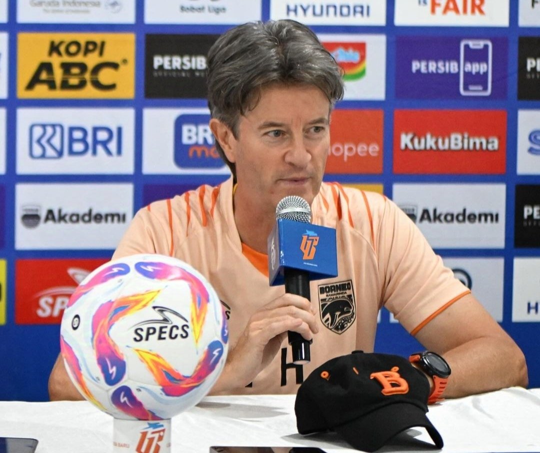 Pelatih Borneo FC, Pieter Huistra. (Instagram/@borneofc.id)