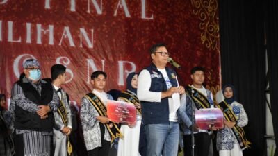 Pj Wali Kota Sukabumi, Kusmana Hartadji, menghadiri Grand Final Pemilihan Duta Genre Kota Sukabumi tahun 2024 yang digelar di Gedung Juang 45. Foto: Dokpim Kota Sukabumi.