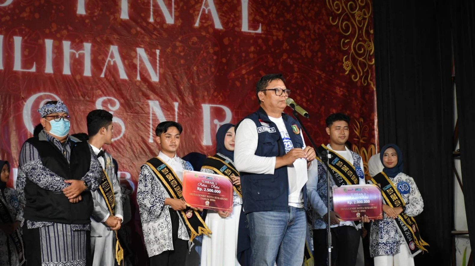 Pj Wali Kota Sukabumi, Kusmana Hartadji, menghadiri Grand Final Pemilihan Duta Genre Kota Sukabumi tahun 2024 yang digelar di Gedung Juang 45. Foto: Dokpim Kota Sukabumi.
