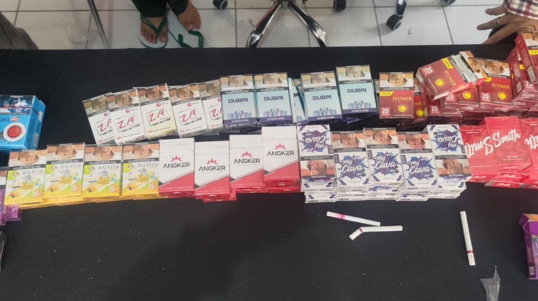 Sejumlah rokok tanpa cukai atau ilegal hasil operasi gabungan Dinas Satpol PP dan Damkar Kota Sukabumi bersama Bea dan Cukai, pada beberapa waktu lalu. Foto: Istimewa.