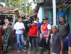 Tinjau Lokasi Banjir di Kabandungan, Pj Wali Kota Sukabumi Tegaskan Hal Ini