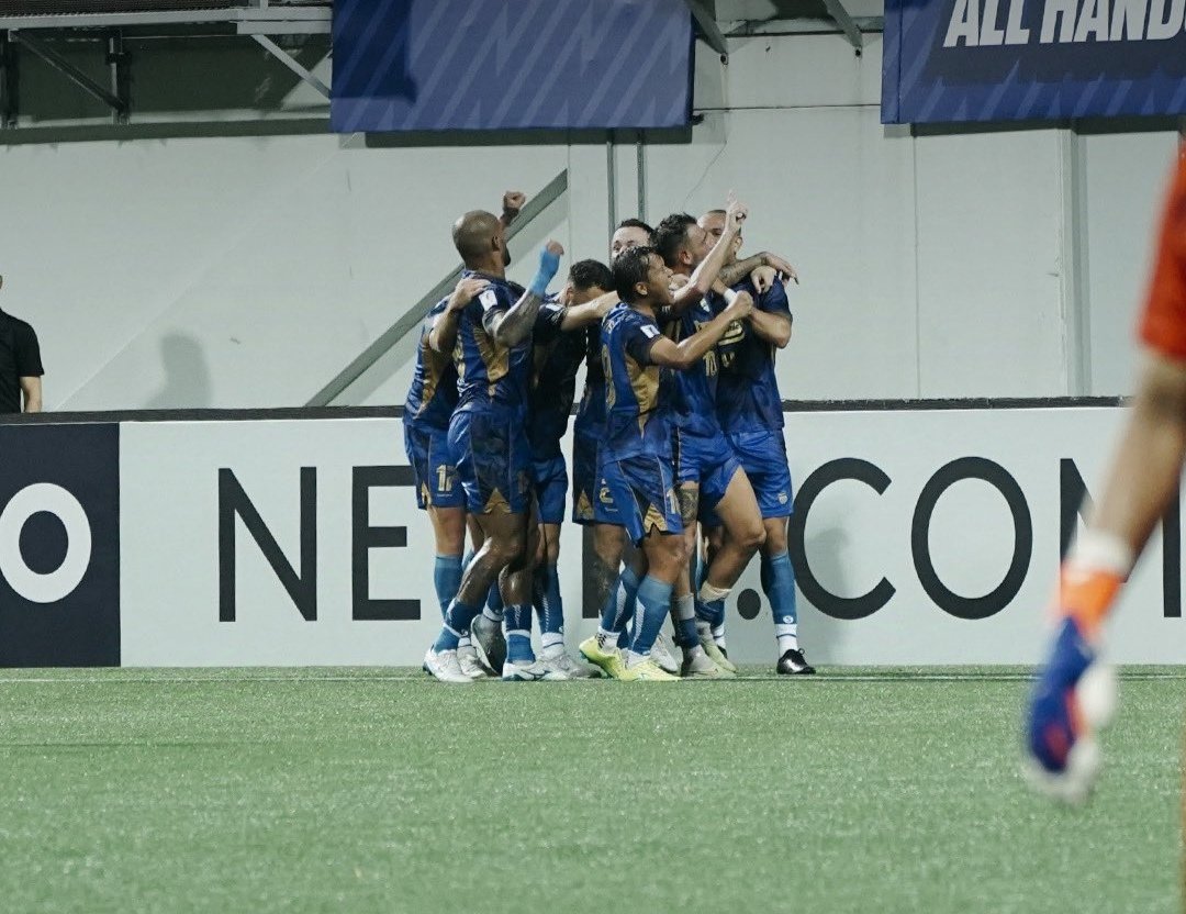 Skuad Persib merayakan kemenangan atas Lion City Sailors. (Media Officer Persib)