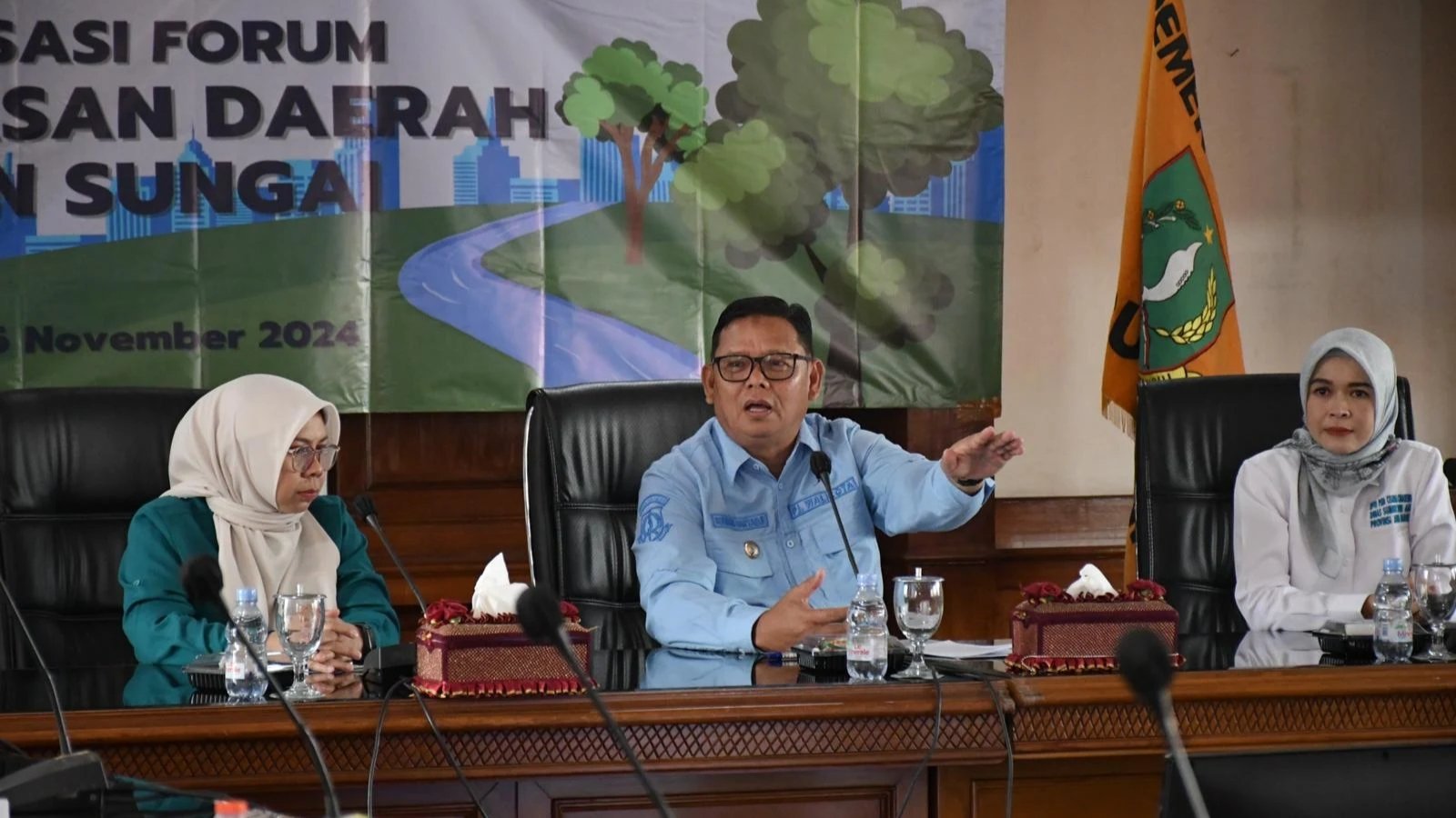 Pj Wali Kota Sukabumi, Kusmana Hartadji, menghadiri Sosialisasi Forum Kawasan DAS yang digelar di Oproom Setda, pada Selasa, 26 November 2024. Foto: Dokpim Kota Sukabumi.