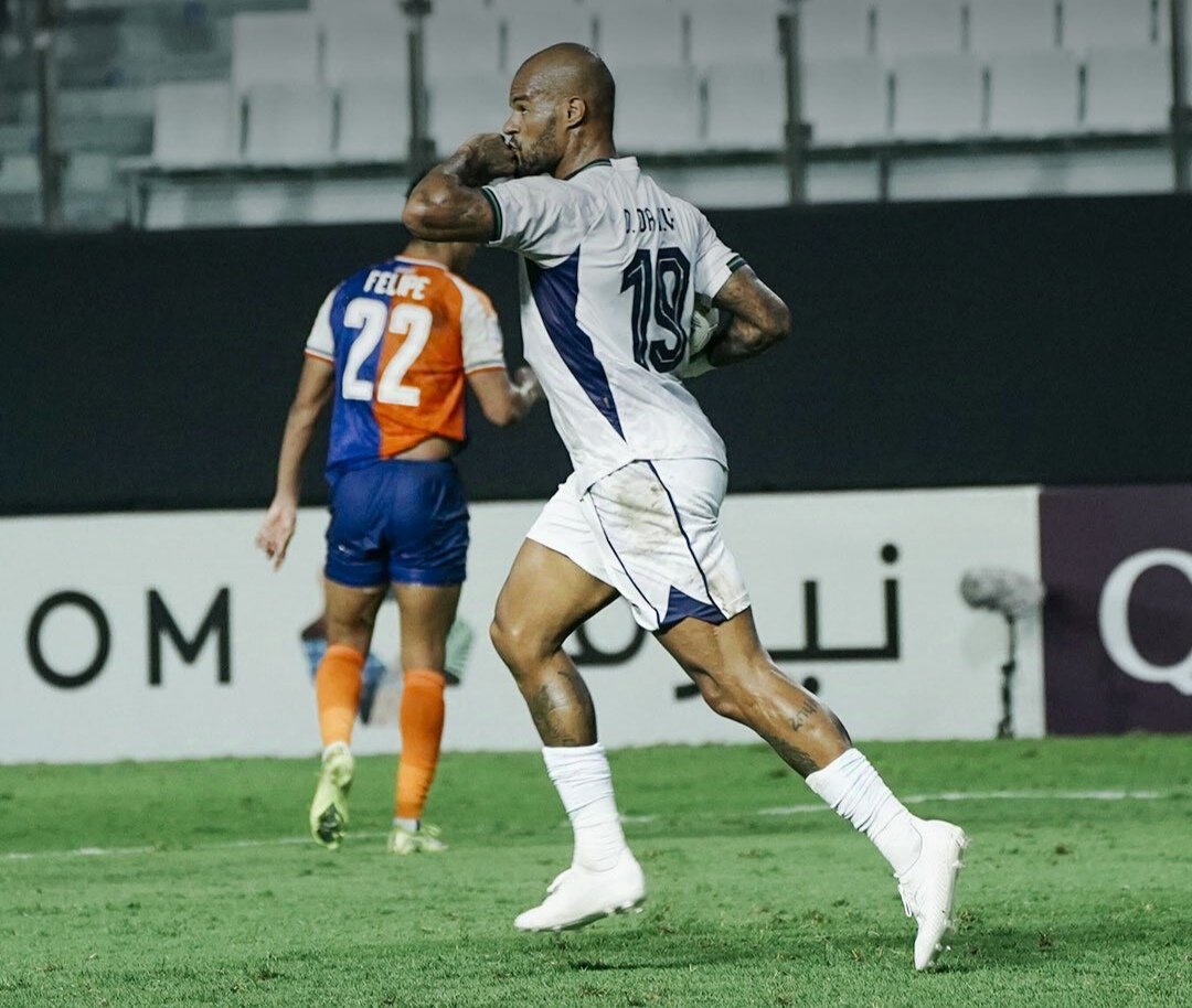 Penyerang Persib, David da Silva melakukan selebrasi usai mencetak gol penyeimbang pada laga melawan Port FC, di Stadion BG Pathum Thani, Kamis 28 November 2024. (Media Officer Persib)
