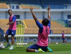 Adam Alis Betah Di Bandung, Isyaratkan Bakal Bertahan di Persib?