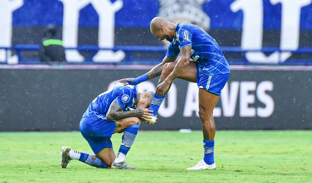 Duet lini depan Persib, Ciro Alves dan David da Silva lakukan selebrasi usai mencetak gol. (Media Officer Persib)