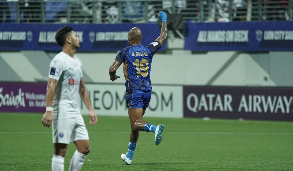 Penyerang Persib, David da Silva melakukan selebrasi usai mencetak gol ke gawang Lion City Sailors, di Jalan Besar Stadium, pada Kamis 7 November 2024. (Media Officer Persib)
