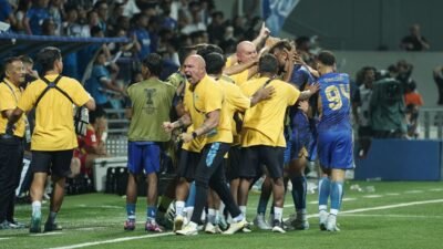 Skuad Persib Bandung rayakan kemenangan atas Lion City Sailors, di Stadion Jalan Besar, pada Kamis 7 November 2024. (Media Officer Persib)