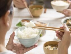 Lagi Diet Tapi Mau Makan Nasi? Begini Caranya!