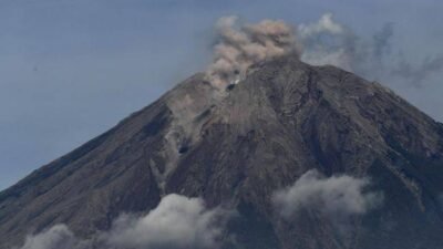 Gunung Semeru Kembali Erupsi, Letusan Hingga 700M